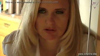 Mature Mom'S Intimate Fingering And Anal Play