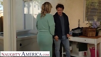 Sexy American Rachael Cavalli With Big Breasts And Tattoos Enjoys A Steamy Encounter With A Repairman After Sipping On Lemonade