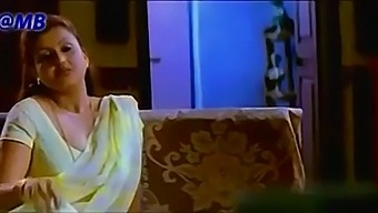 Indian Aunty With Big Natural Tits Gets Naughty