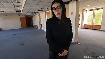 Real Estate Agent Engages In Cuckoldry And Rough Anal With Fake Clients While Cheating On Her Boyfriend